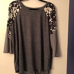 2x navy baseball t-shirt. 3/4 sleeve. NWT.